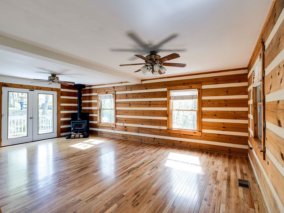 10th image of 1707 Sugar Ridge Rd