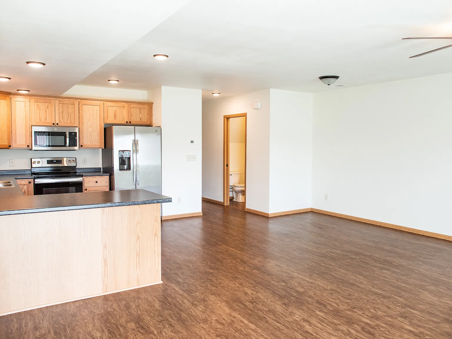 4 bed, 2.5 bath, 1800 sqft, $1,750 — Photo 2