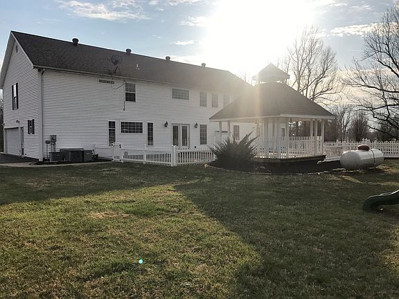 3rd image of 952 Lewis Creek Ln
