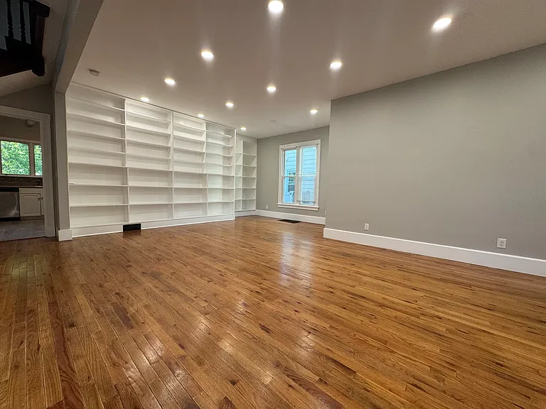 117 Maple St #117 — Photo 4