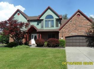 47 E Royal Hill Dr, Orchard Park, NY 14127