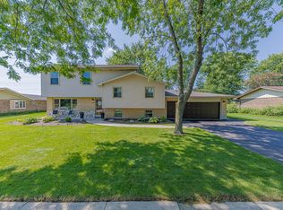 220 Pfaff Dr, Frankfort, IL 60423