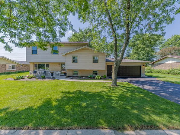 220 Pfaff Dr, Frankfort, IL 60423