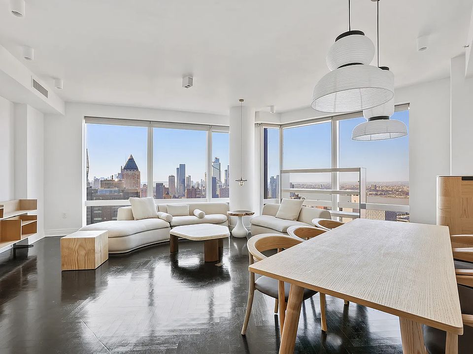 1st image of 80 Columbus Cir #64E