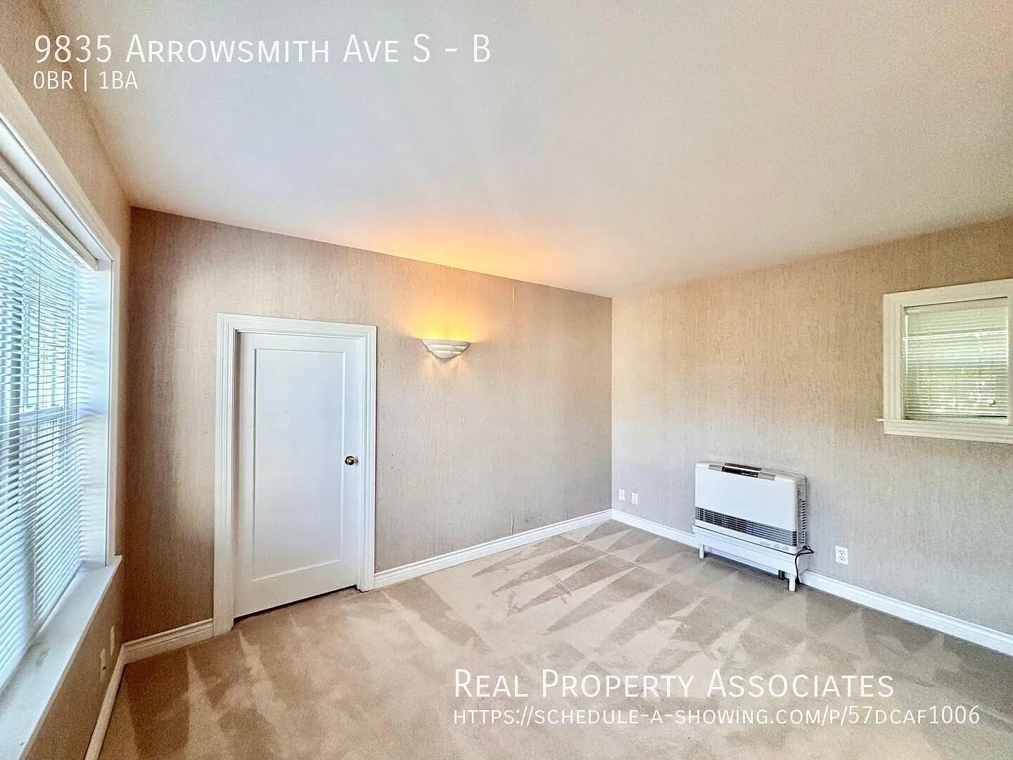 Spacious Duplex Studio **One Car Garage & AC In Unit** — Photo 2