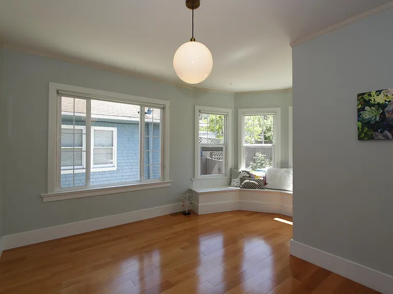453 Wisnom Ave — Photo 8