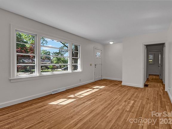 5th image of 908 Dogwood Dr