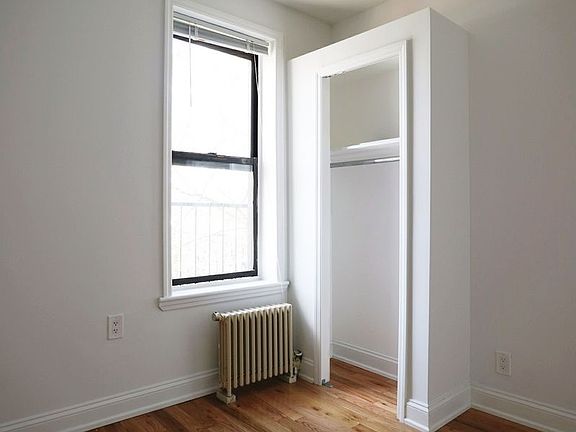 5th image of 637 Henry St APT 4L
