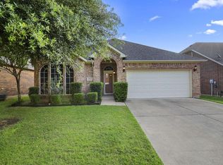 2821 Thorncreek Ln, Fort Worth, TX 76177