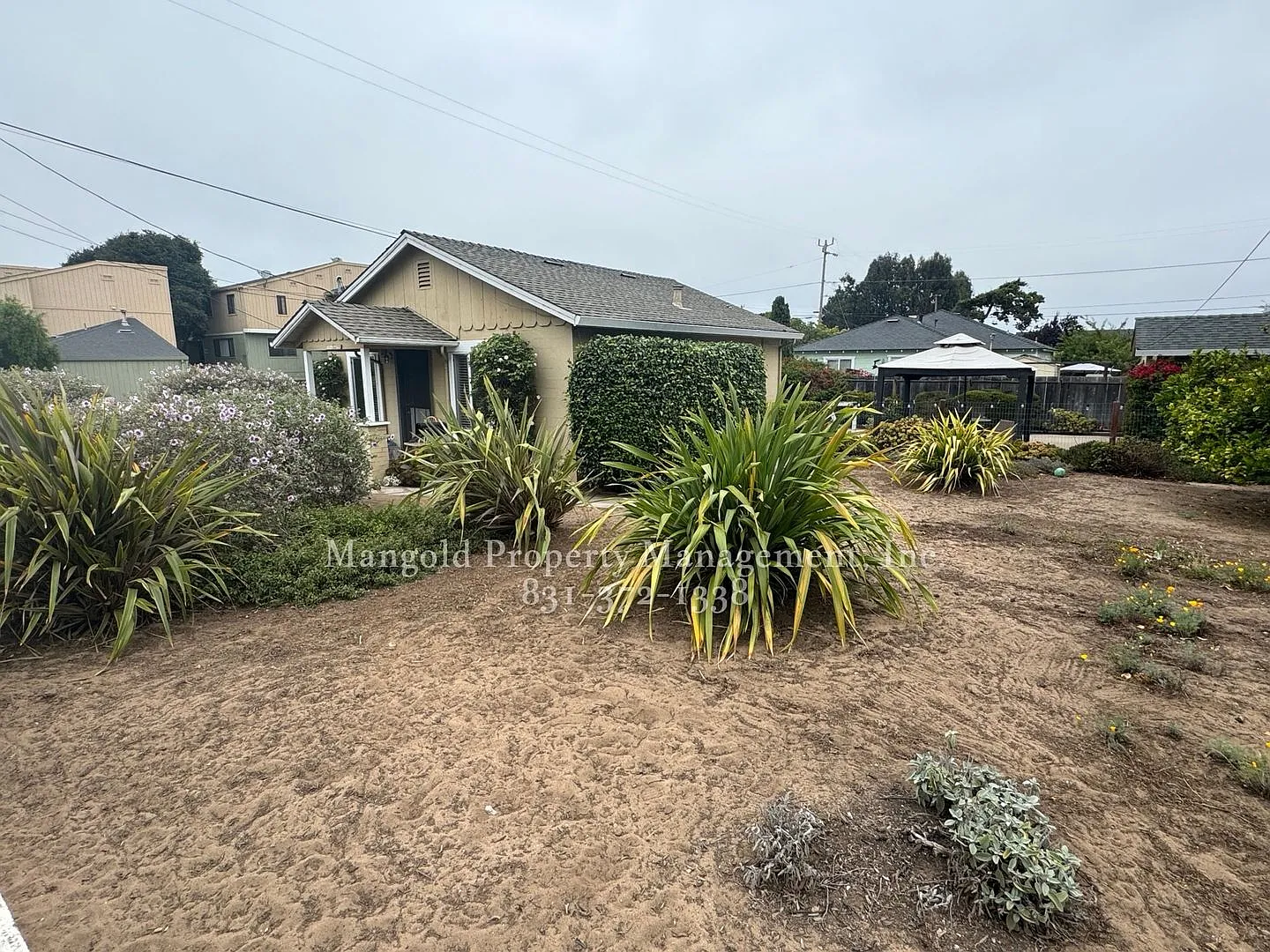 2-Bed 1-Bath Home with Large Fenced Yard — Photo 2