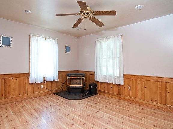2nd image of 264 Lincoln Blvd