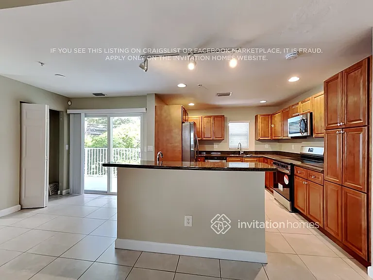 461 NE 1st St #11 — Photo 6