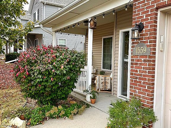 5th image of 1559 Burr Dr
