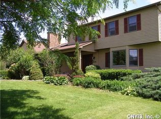 8279 Thimblerock Cir, Manlius, NY 13104