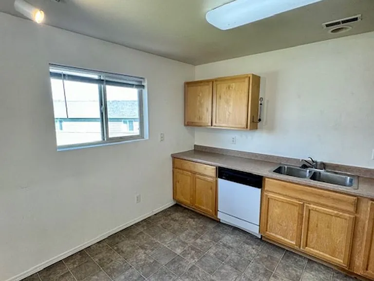916 Shirley Pl #E — Photo 22