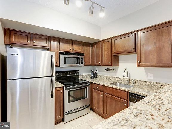 Gourmet kitchen!