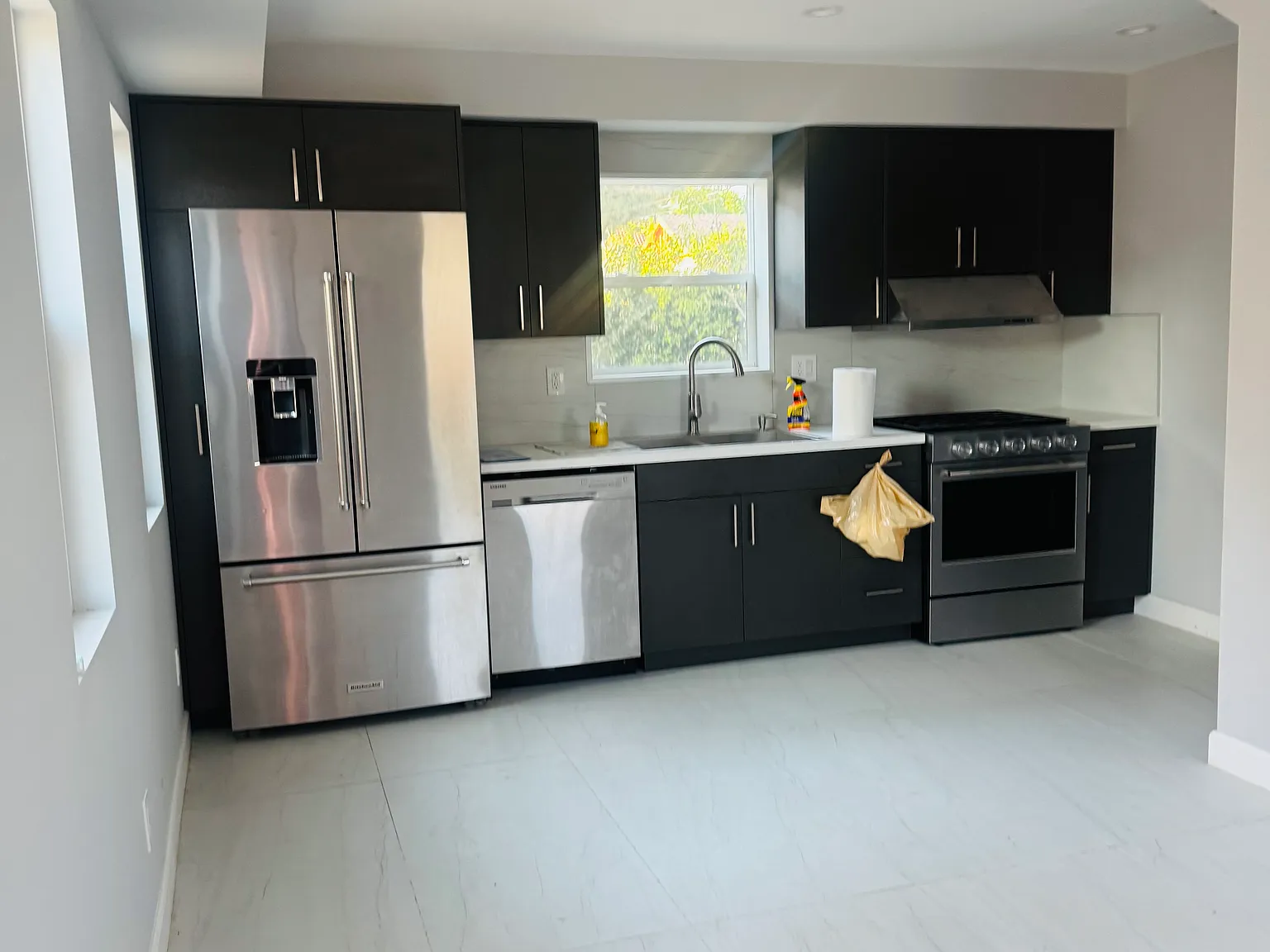3 bed, 1200 sqft, $4,200 — Photo 4