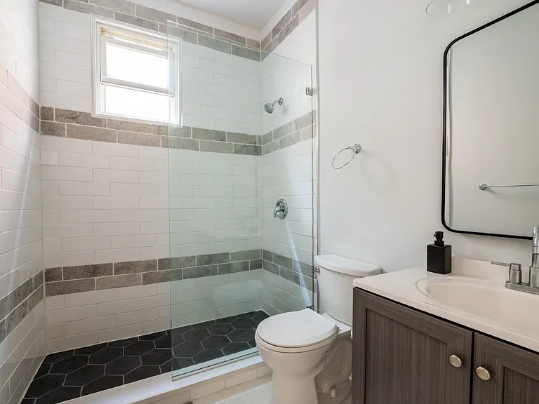2252 N Lawndale Ave #1 — Photo 22