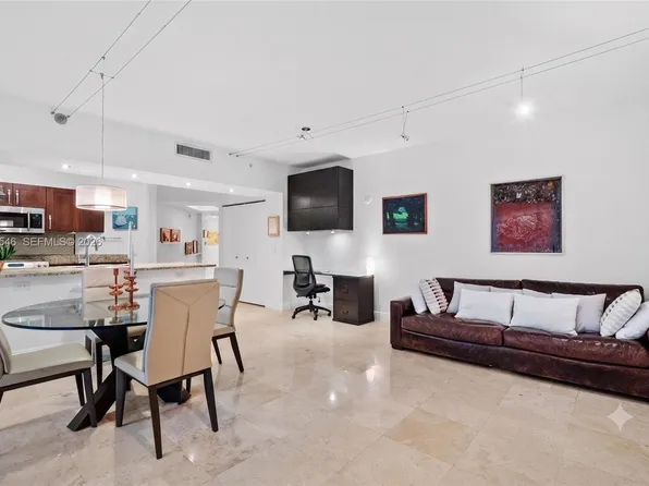 19900 E Country Club Dr APT 212, Aventura, FL 33180