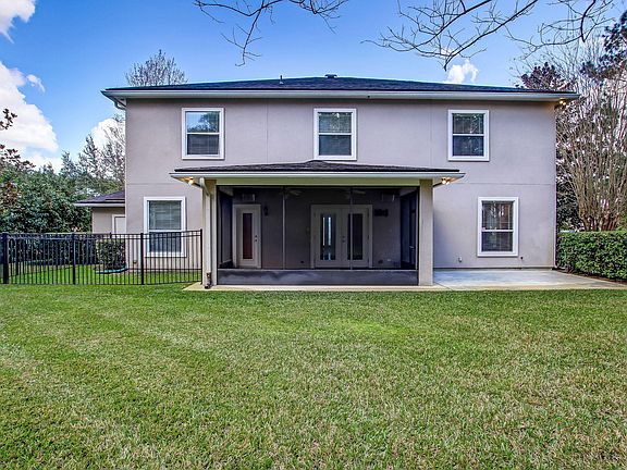 3rd image of 1011 Autumn Breeze Dr