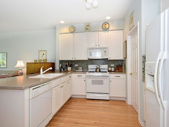 3rd image of 108 Fairway Dr