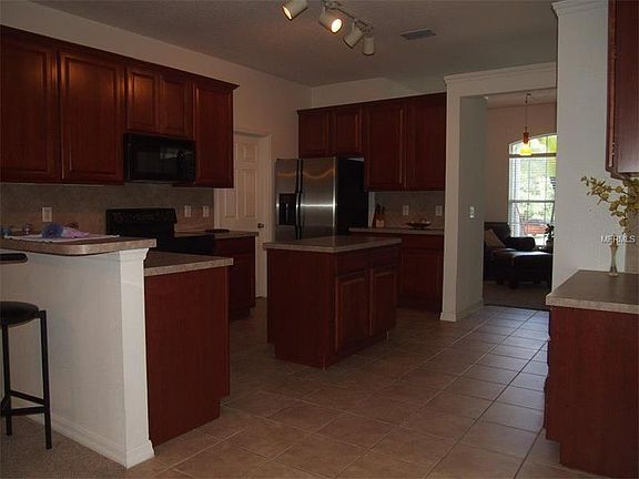 4th image of 490 Rob Roy Dr