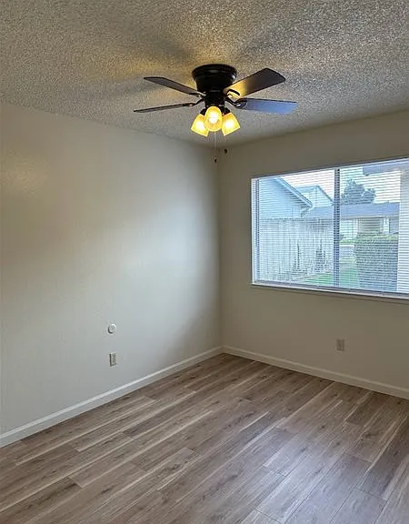 3480 Rochester Ct — Photo 4