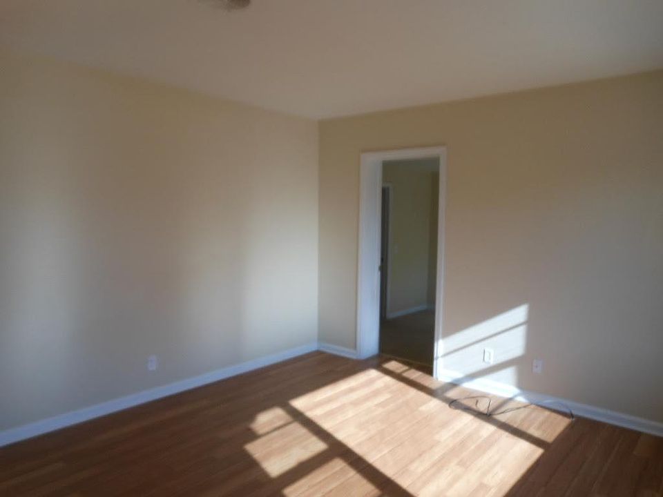 2nd image of 281 Nightingale Dr