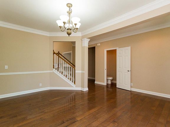 3rd image of 816 Cranberry Ln