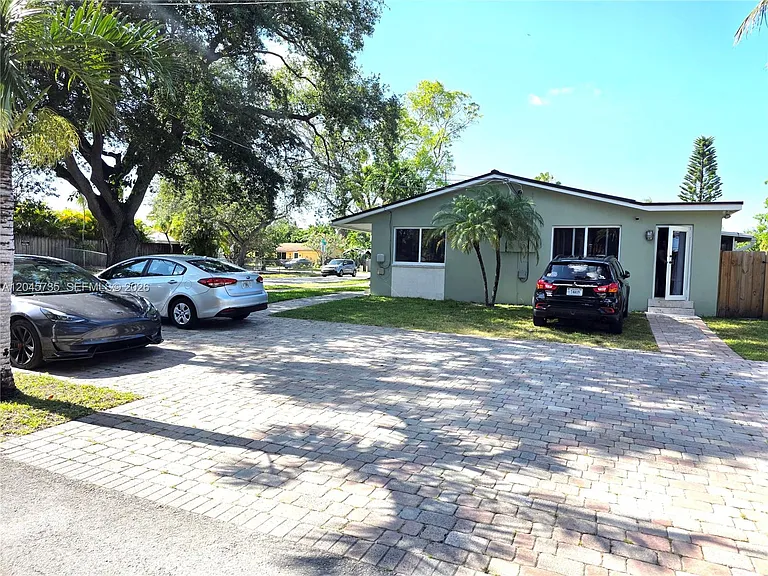 2111 N 26th Ave #N — Photo 3