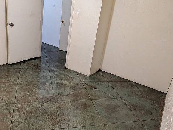 5th image of 805 E Avenue C #2