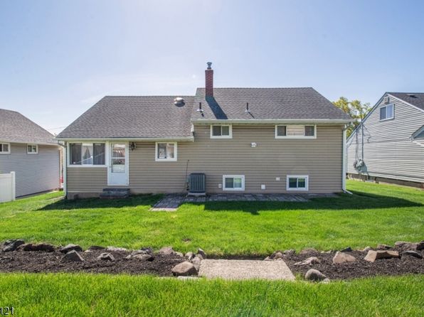 20 Lennon Pl, Clifton City, NJ 07013