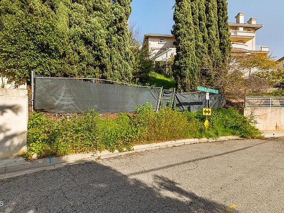 5th image of 204 Palatine Dr