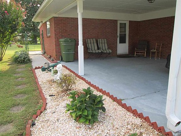 3rd image of 286 Flemings Dr