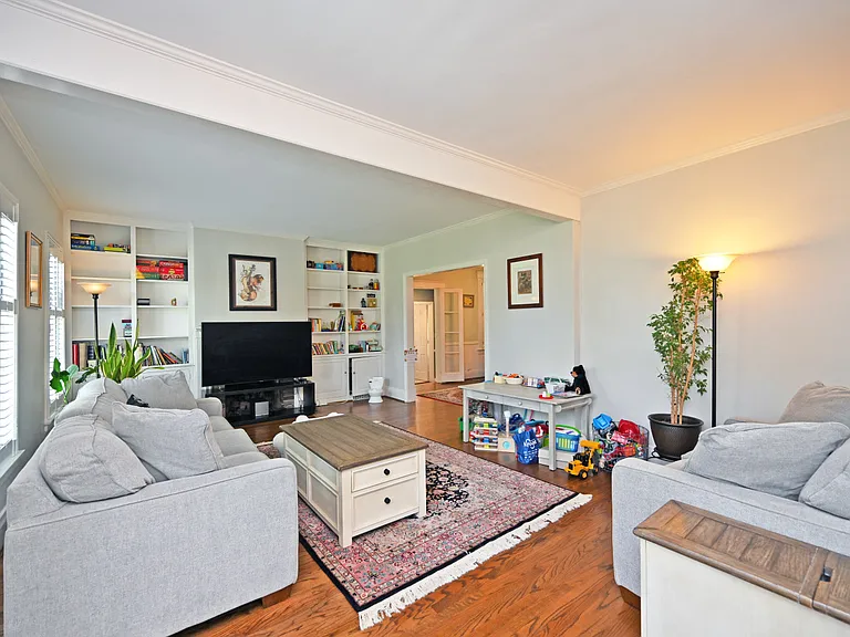 6900 Drake Rd — Photo 7