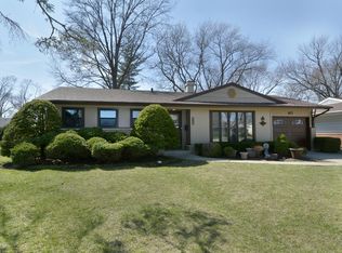 523 Edgewood Ln, Elk Grove Village, IL 60007