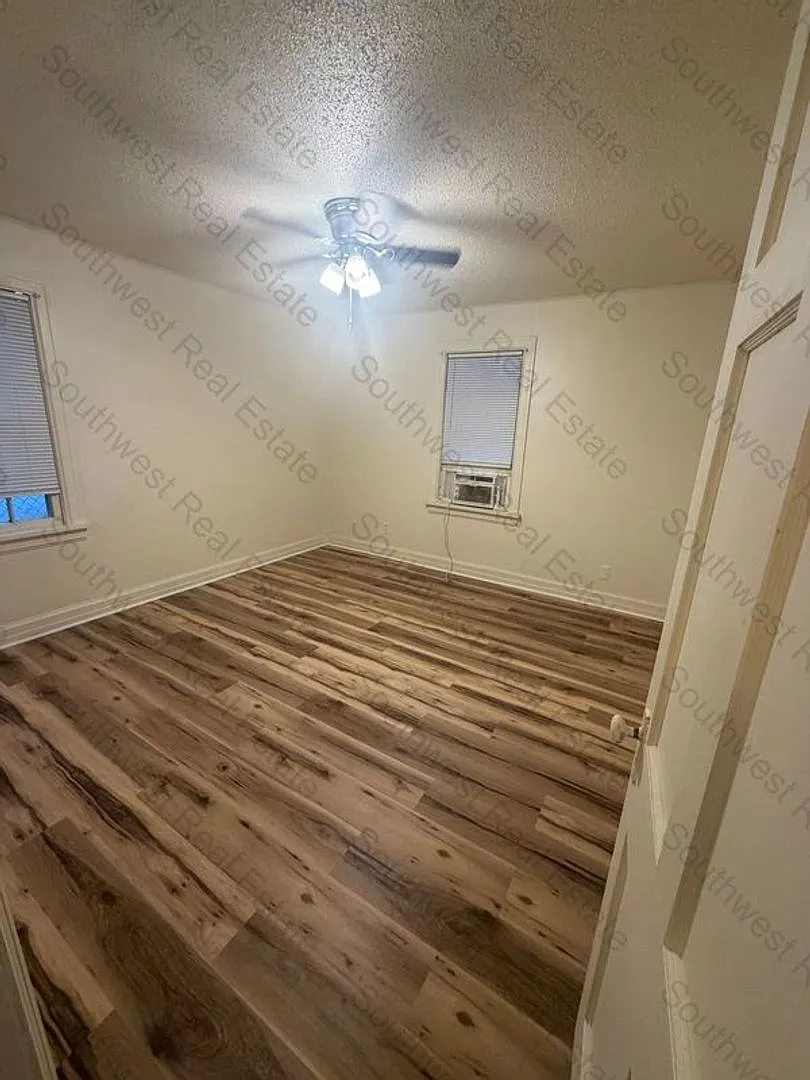 Charming historic 2 bedroom 1 bathroom house — Photo 3