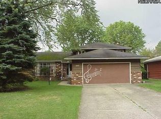 537 Button Rd, Bedford, OH 44146