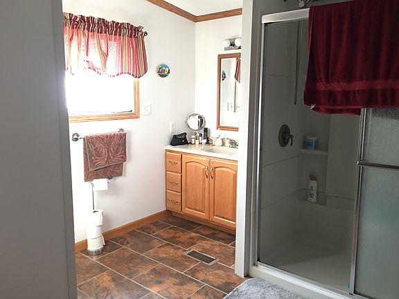 5th image of 25202 Eisenhower Dr