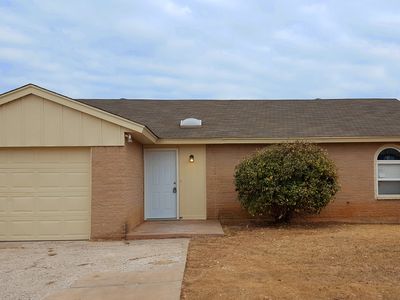 212 N English Dr, Moore, OK, 73160