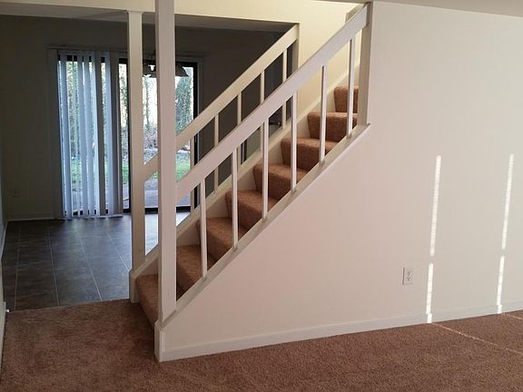5th image of 206 Knightsmanor Ct
