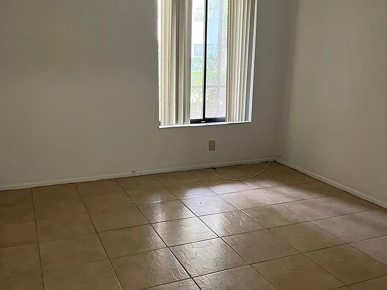 3300 Fox Chase Cir N #226 — Photo 4