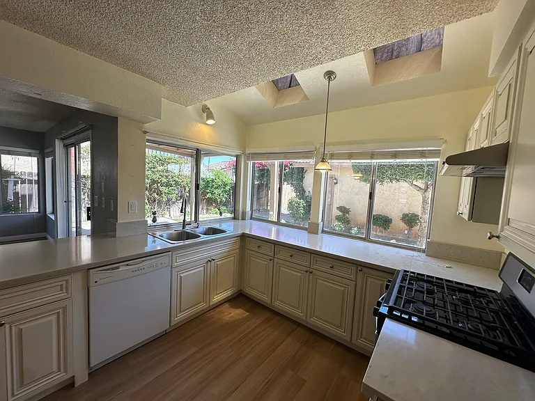 23689 Parkland Ave — Photo 27