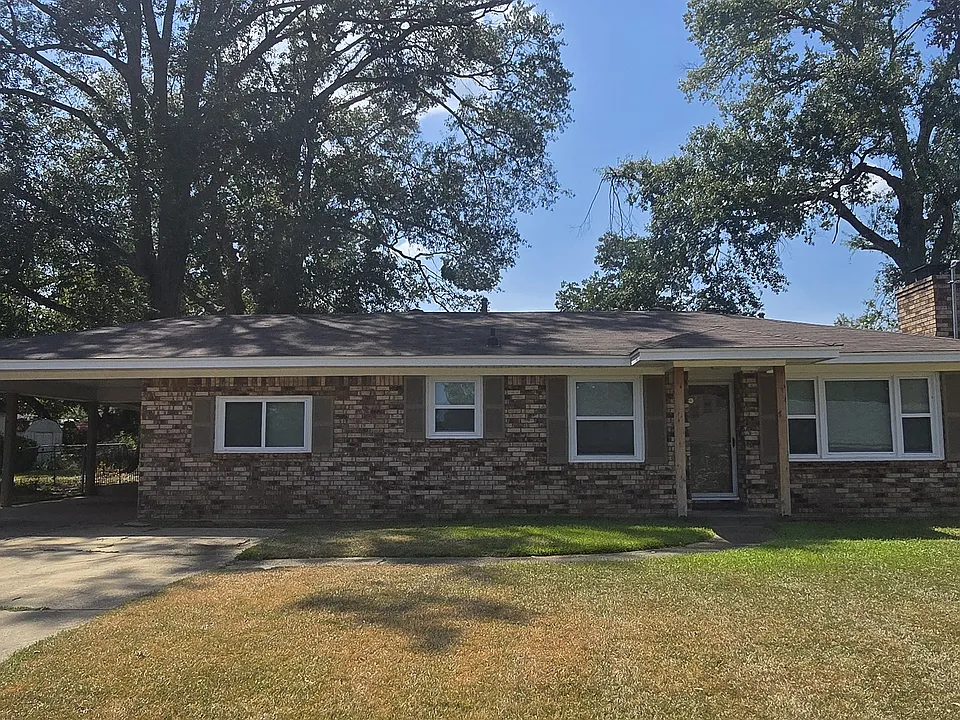 105 Fairlane Dr