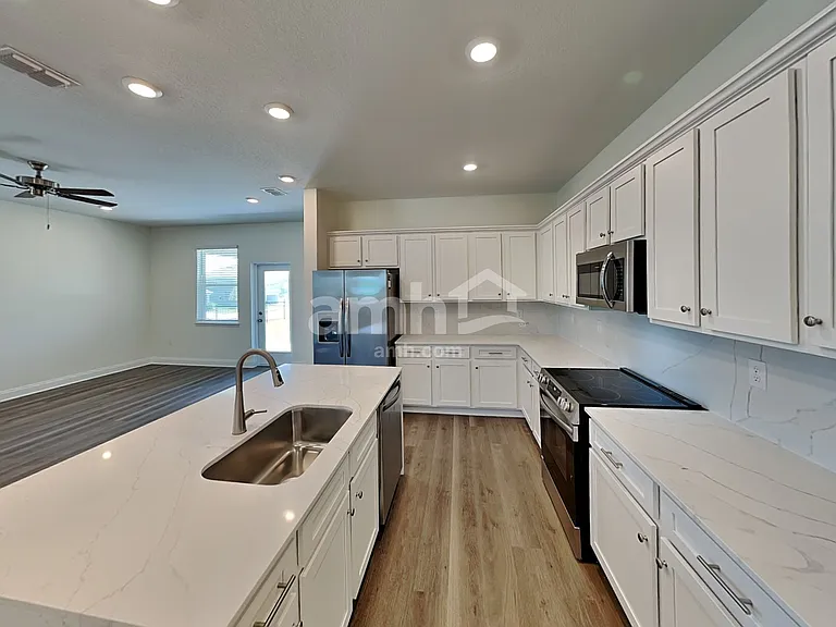 3739 Center Cove Ln — Photo 3