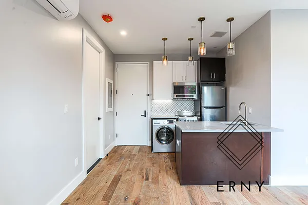 Rented by ERNY LLC | media 21