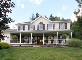 429 Country Knoll Dr, Endwell, NY 13760