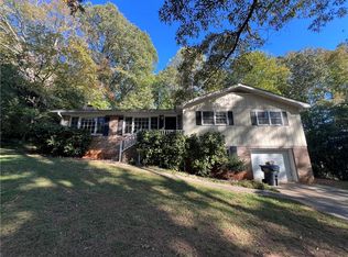 1556 Dogwood Ln, Acworth, GA 30102