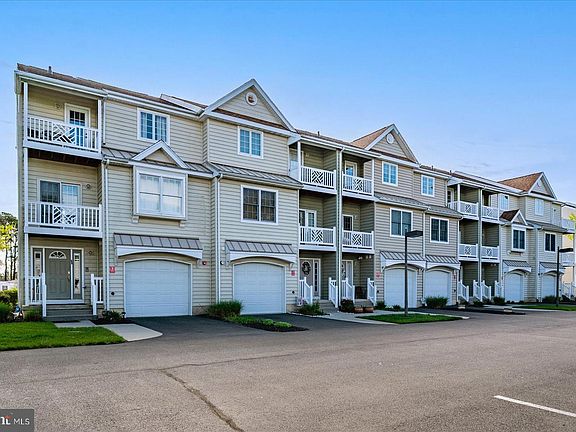 3rd image of 9823 Golf Course Rd Unit 7
