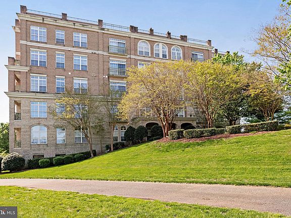 2nd image of 810 Belmont Bay Dr APT 101